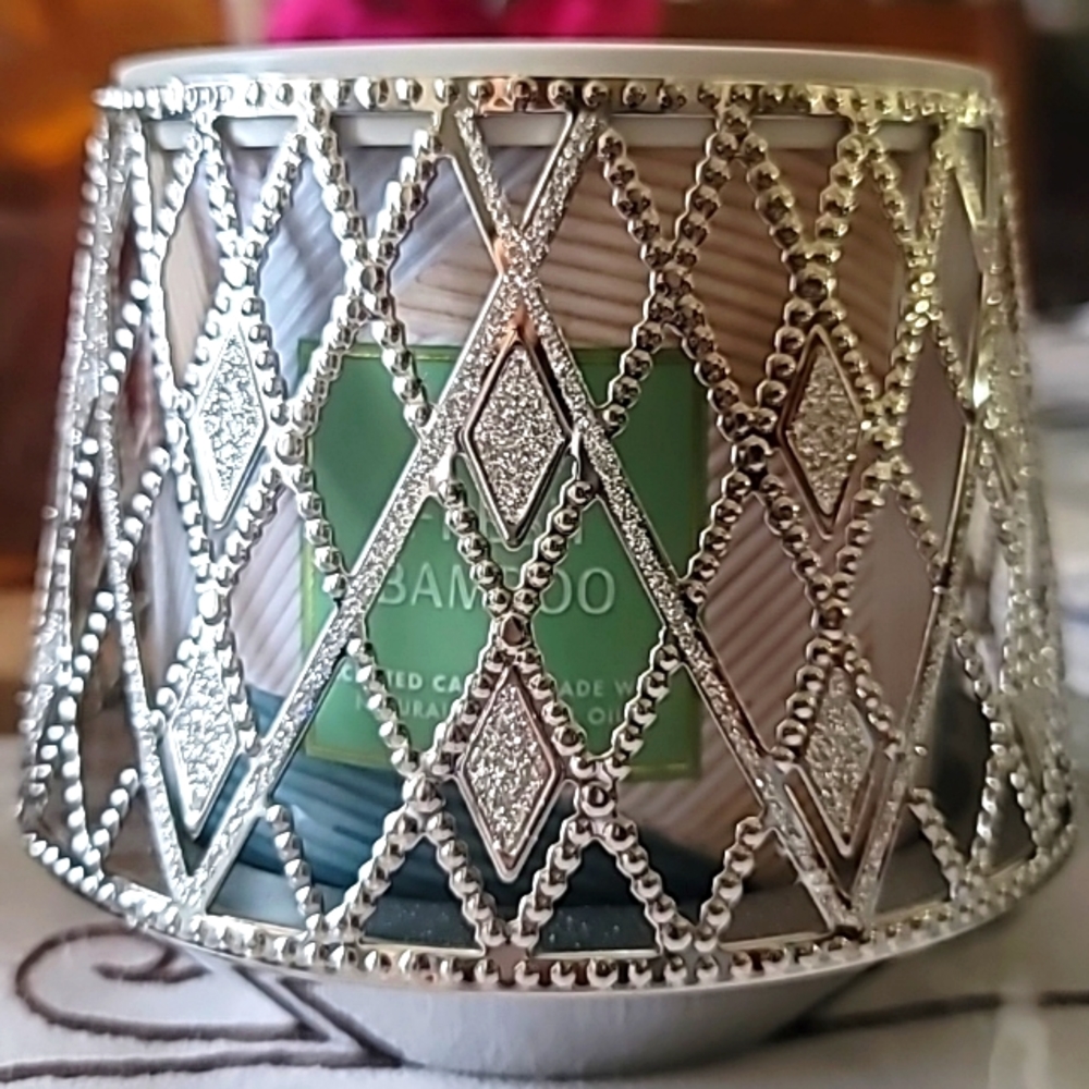 Bath & Body Works 3-wick Argyle candle holder - Picture 1 of 4